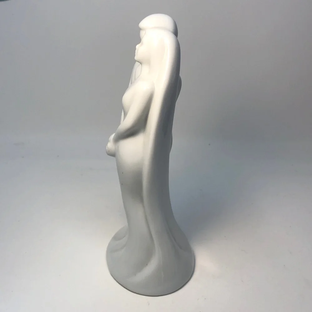 Elegant White porcelain Wedding Cake topper vintage collectible.